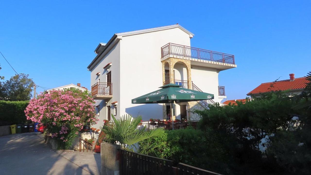 Apartments Kamelija Malinska Extérieur photo