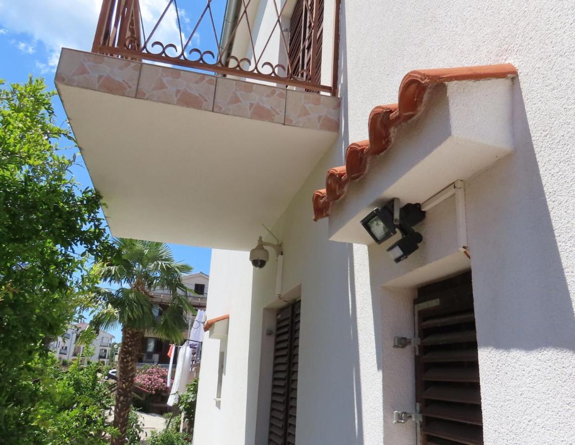 Apartments Kamelija Malinska Extérieur photo