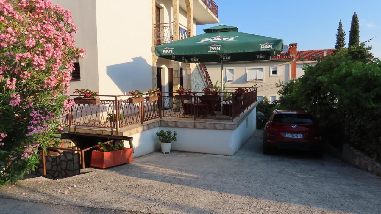 Apartments Kamelija Malinska Extérieur photo