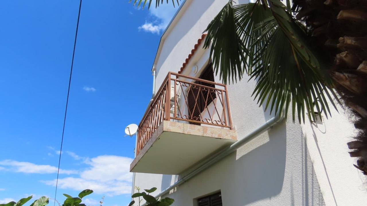 Apartments Kamelija Malinska Extérieur photo
