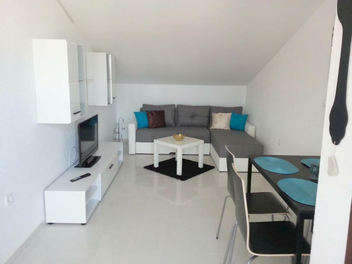 Apartments Kamelija Malinska Extérieur photo