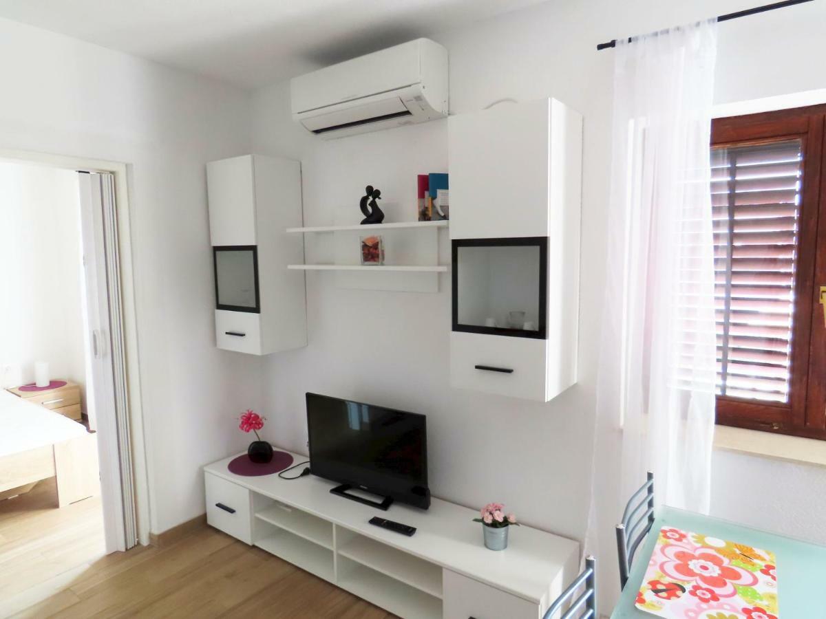 Apartments Kamelija Malinska Extérieur photo