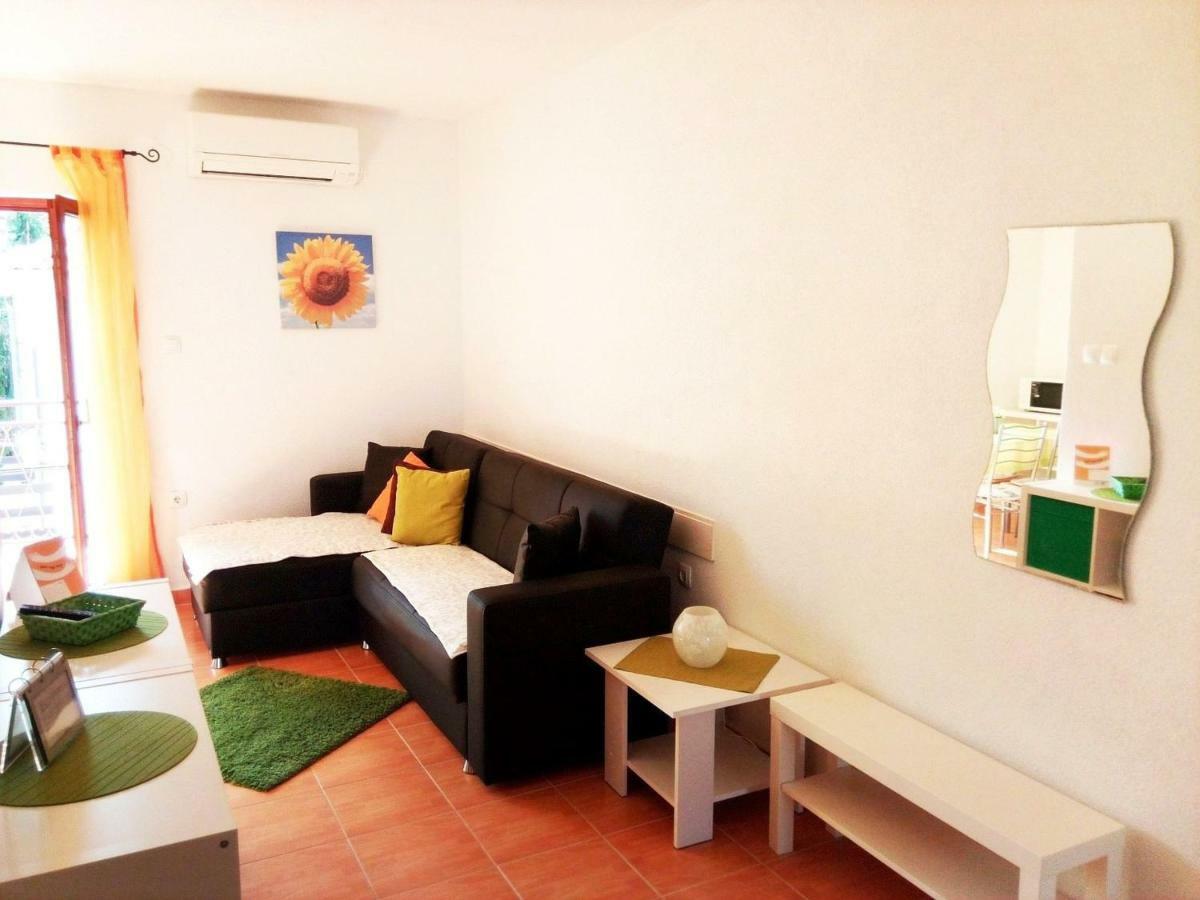 Apartments Kamelija Malinska Extérieur photo