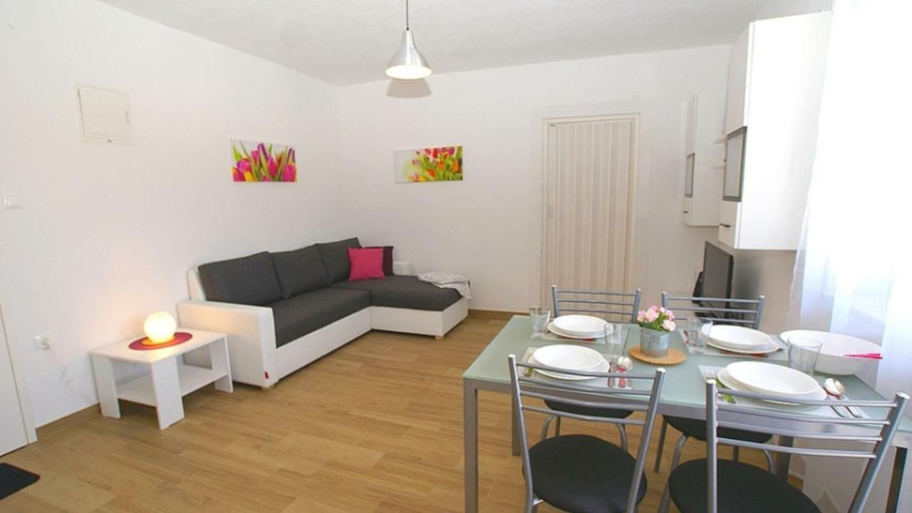 Apartments Kamelija Malinska Extérieur photo